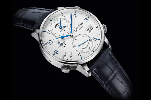 Funzionalità ed eleganza Declinato nel distintivo stile immediato di Glashütte Original, il design di questo orologio coniuga funzionalità ed eleganza. La chiara disposizione dei singoli indicatori rende un piacere la lettura dell’ora. 