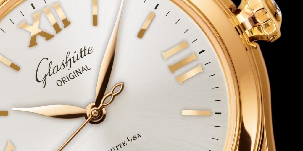 Dial with sunray finish