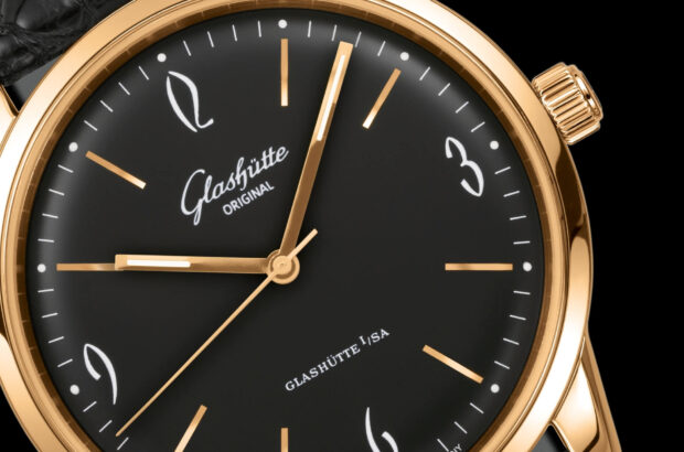 Aiguilles dorées Aiguilles dorées légèrement bombées, incrustées de Super-LumiNova® 