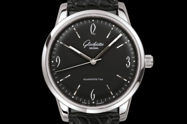 Edelstahl-Gehäuse Extraflaches Gehäuse aus poliertem Edelstahl, spezieller Saphirglasboden, Krone mit Doppel-G Logo 
