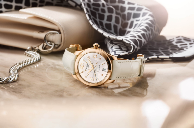 Serenade Collection 内外兼美是Glashütte Original 格拉苏蒂原创不变的承诺与追求。纤巧璀璨的表盘、优雅精致的色彩搭配、典雅的柔美造型、妙趣灵动的细节——所有这些都令我们的女士腕表风情无限，魅力难拒。 進一步了解 Serenade 系列 