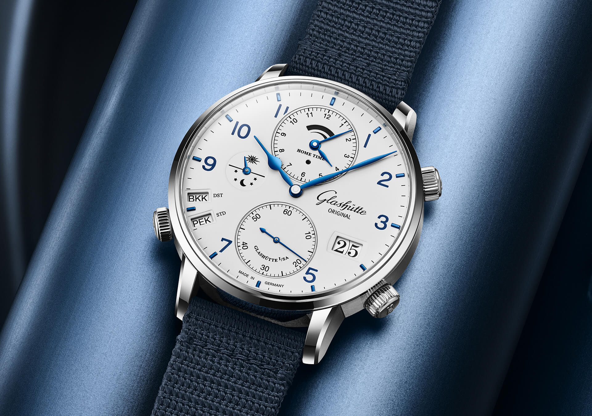                                                  Glashuette_Original-W18902030230-Detail-9
                                              