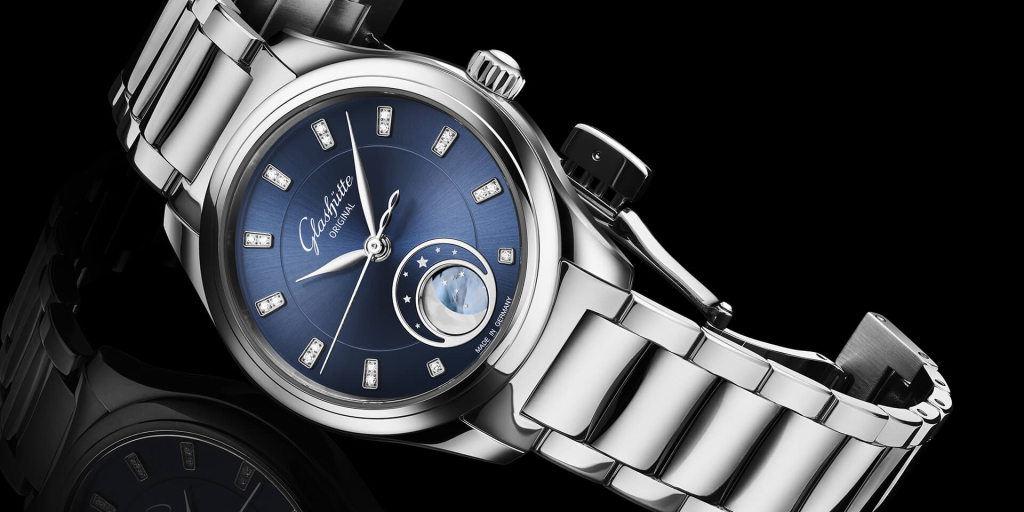 Feminine and elegant in steel