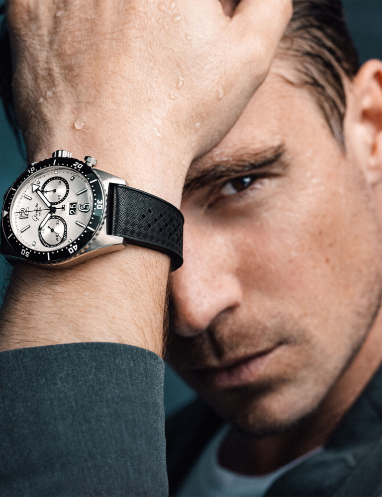                                                  Glashuette_Original-W13723038033-Lifestyle-5
                                              