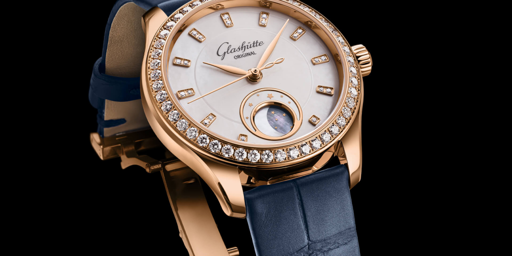Iridescent mother-of-pearl dial