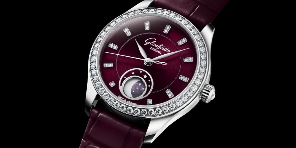 Mother-of-pearl moon phase