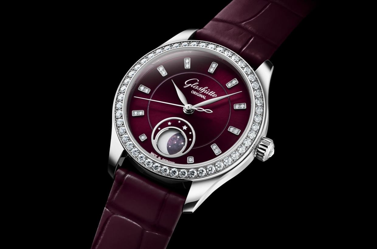 Mother-of-pearl moon phase