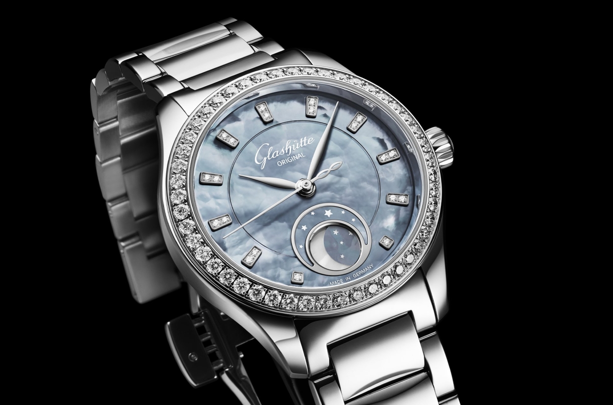 Charismatic in stainless steel