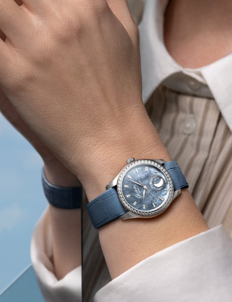                                                  Glashuette_Original-W13514041214-Detail-Video
                                              